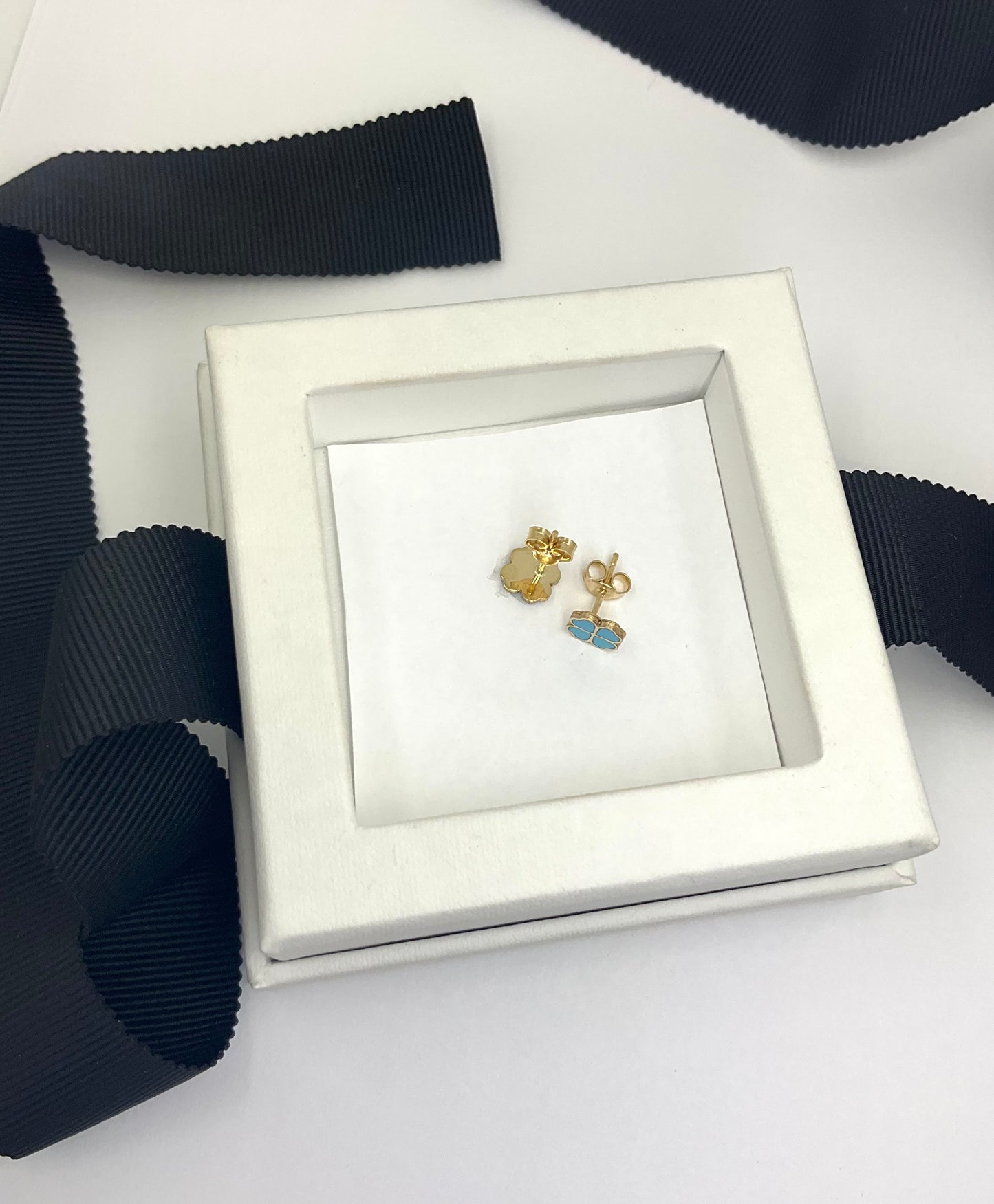 14K Gold Mother Pearl Flower Stud Earrings