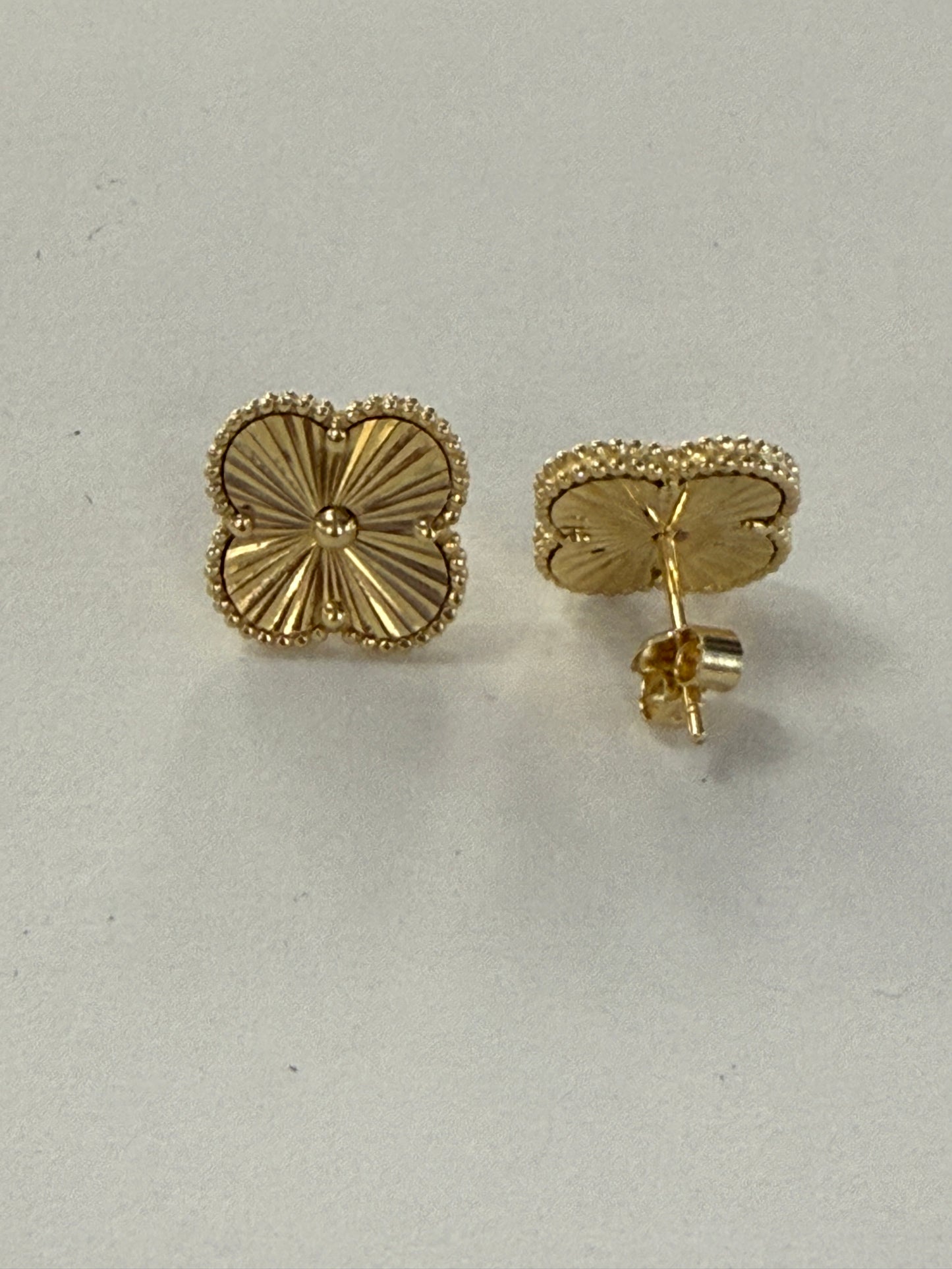 14K Gold Clover Shaped Studs Earrings