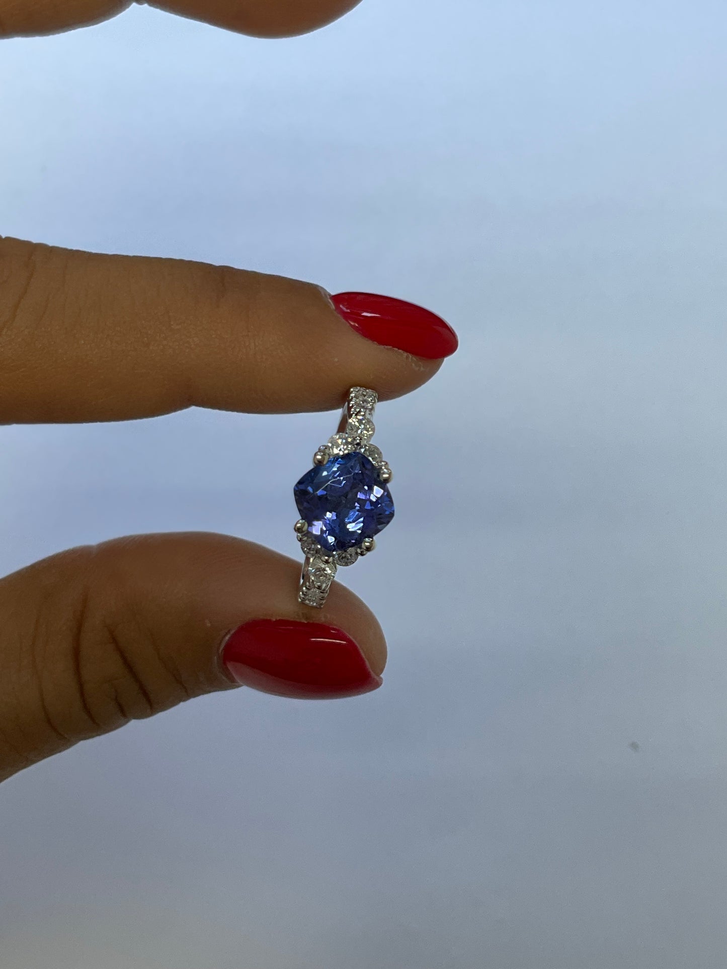 18KY Gold 2.00ct Tanzanite and Diamonds Ring
