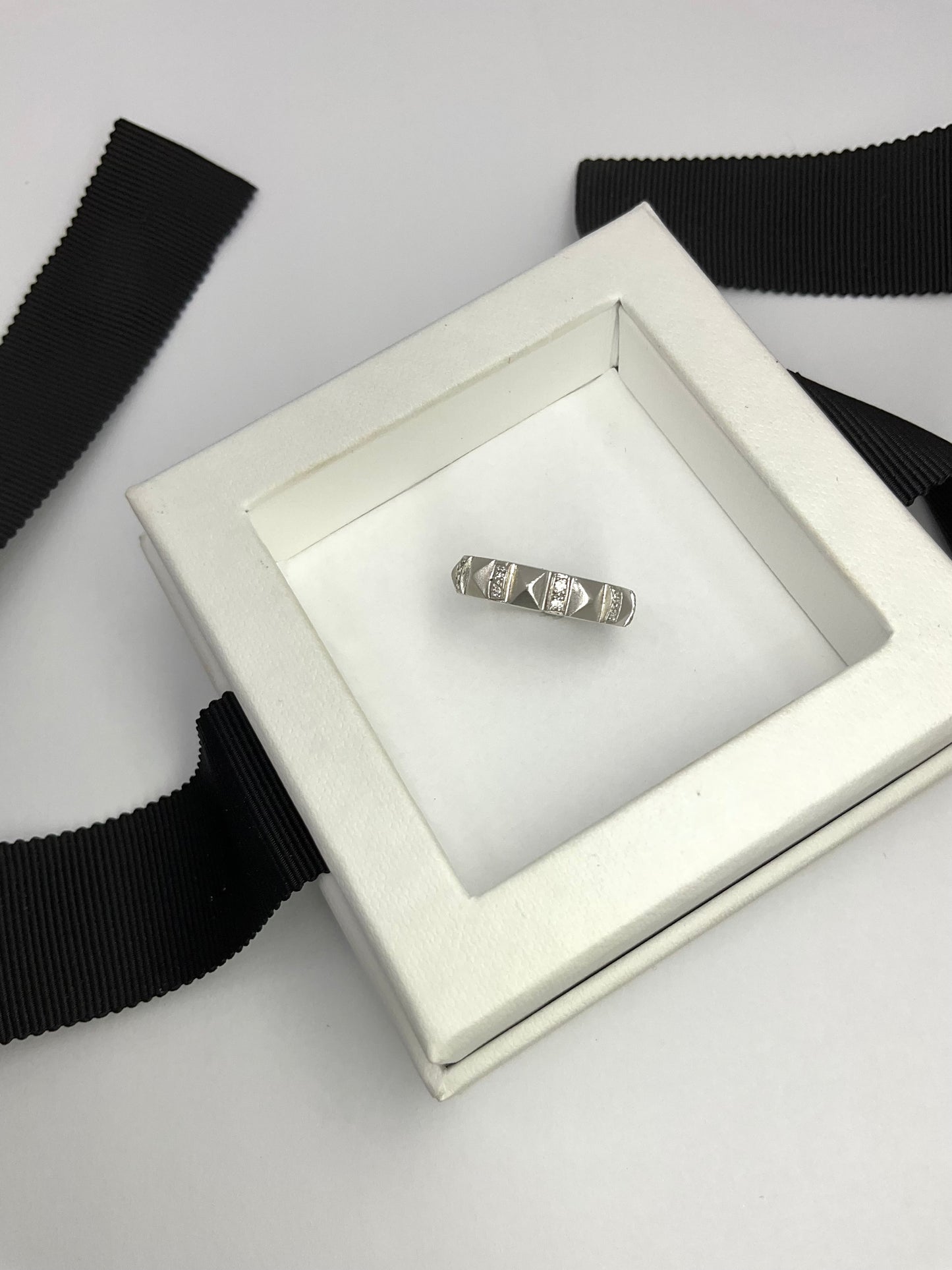 14KW Pyramid Gold Diamond Ring