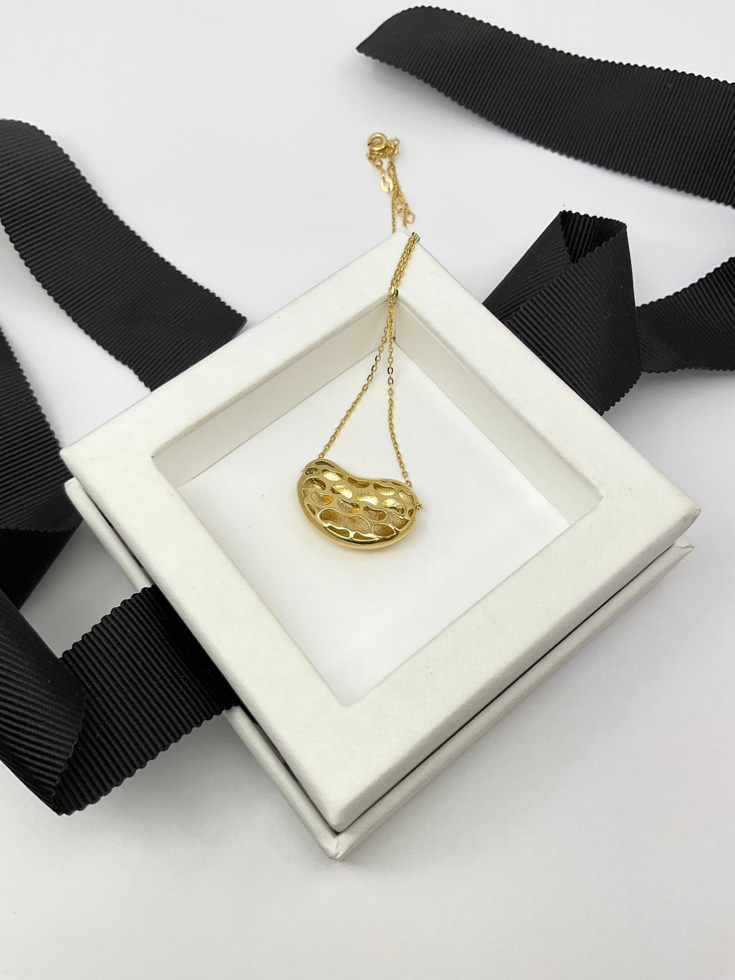 18K Gold Necklace with Puffed Bean Pendant on the chain 18”