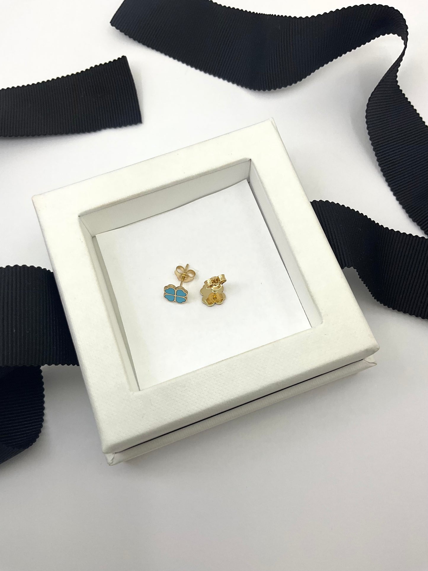 14K Gold Mother Pearl Flower Stud Earrings
