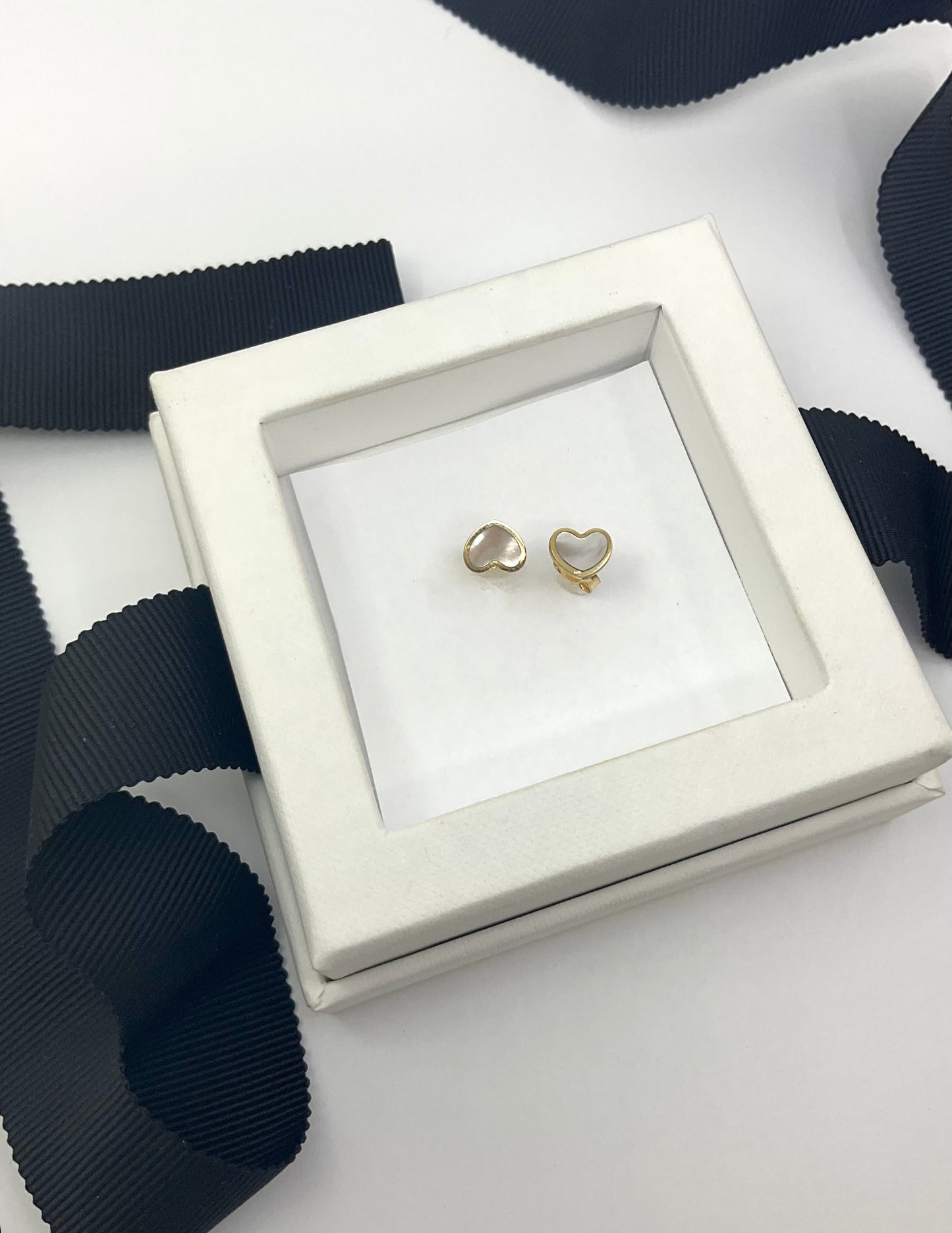 14K Gold Mother Pearl Heart Stud Earrings