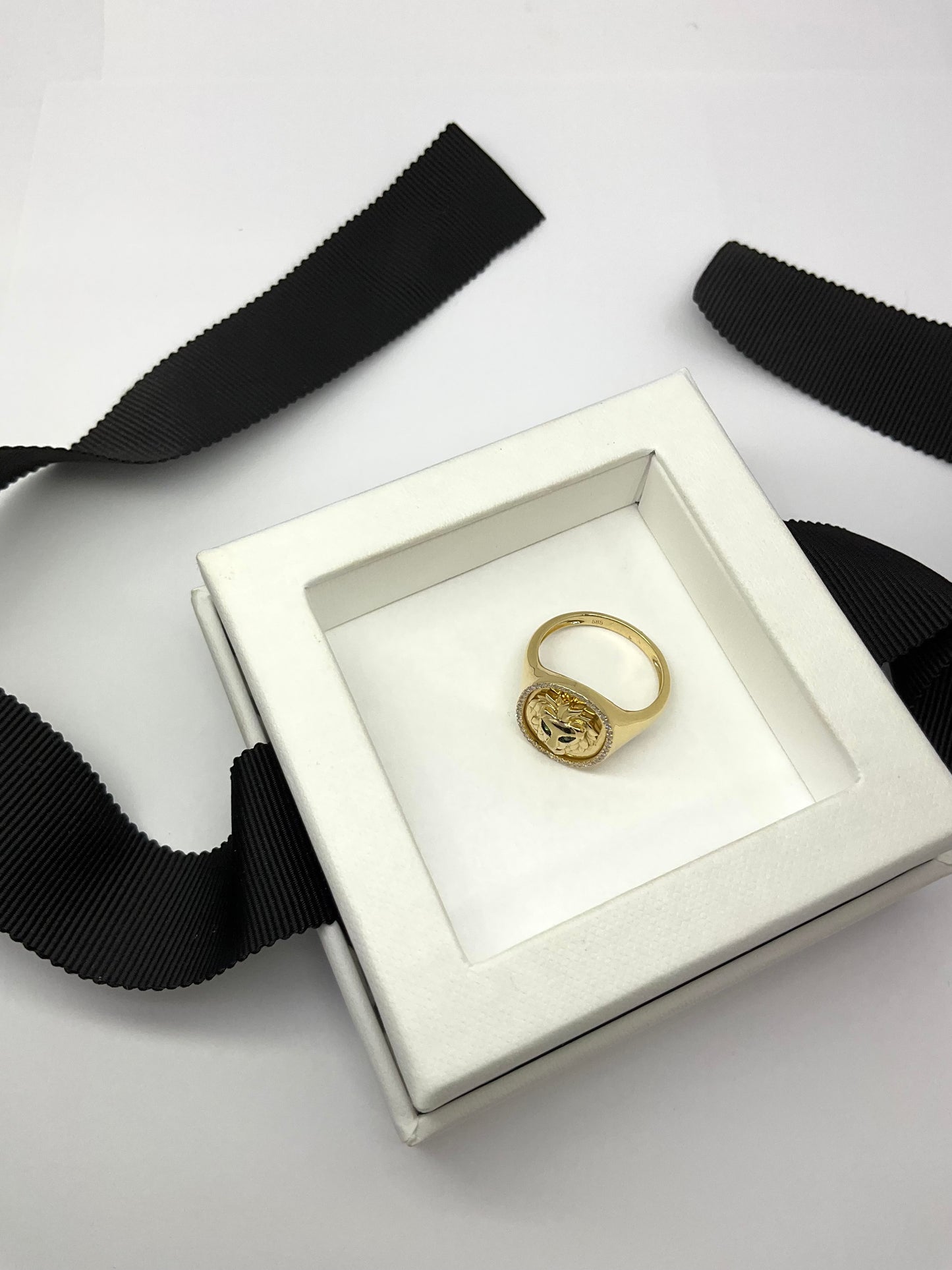 14KY Gold Lion Diamond Ring