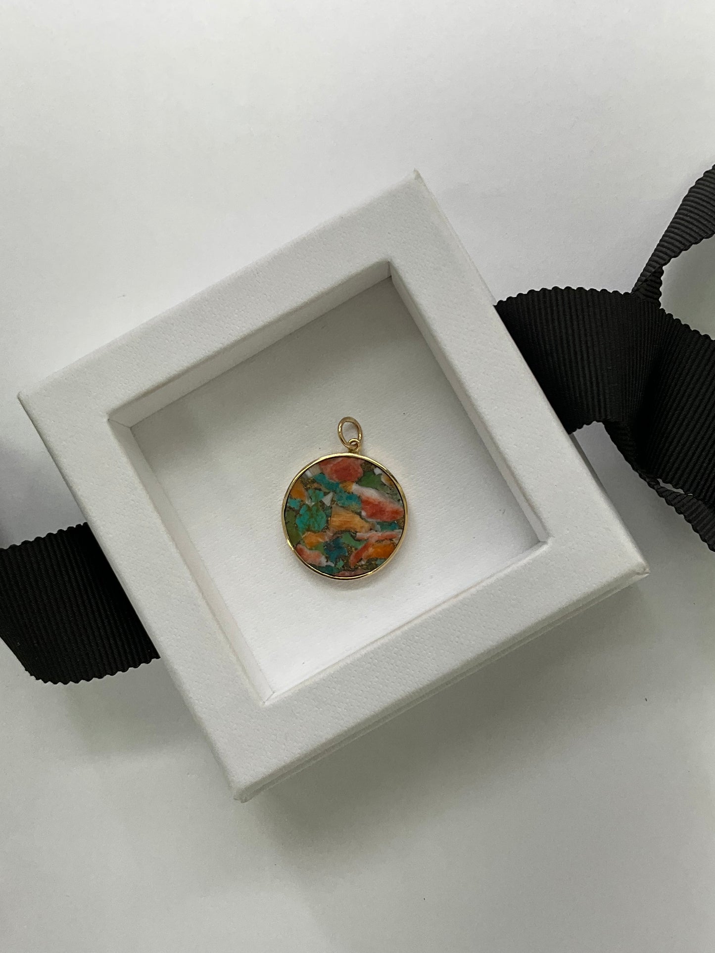 14KY Gold Round Oyster Turquoise Medallion Pendant with Diamonds