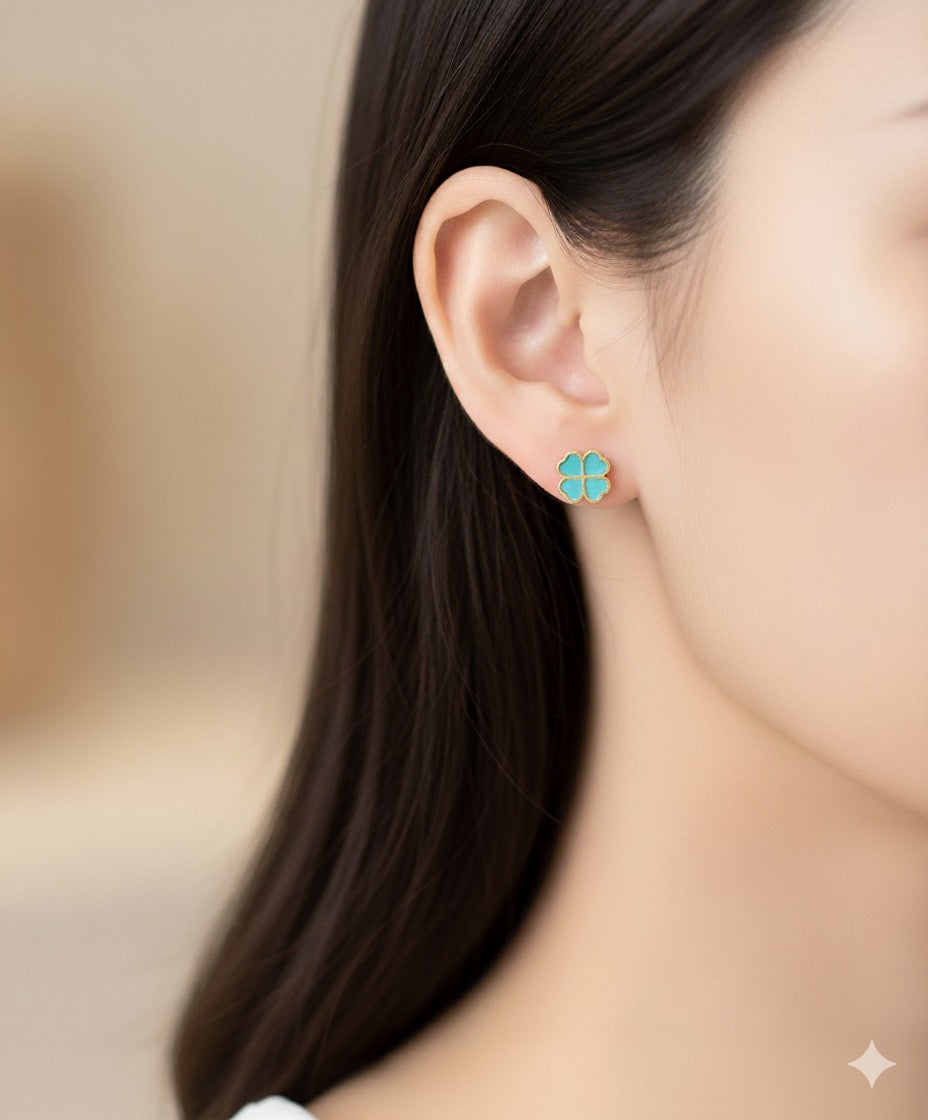 14K Gold Mother Pearl Flower Stud Earrings