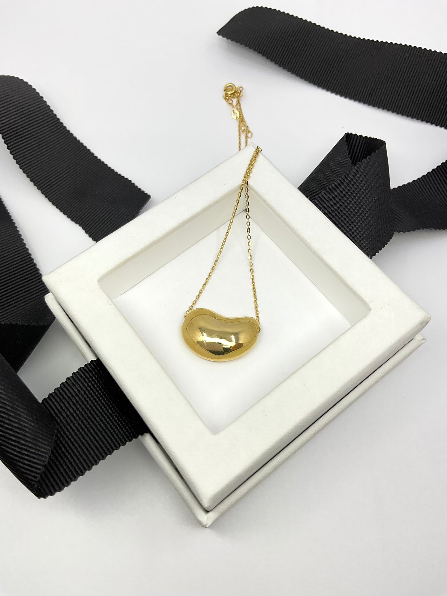 18K Gold Necklace with Puffed Bean Pendant on the chain 18”
