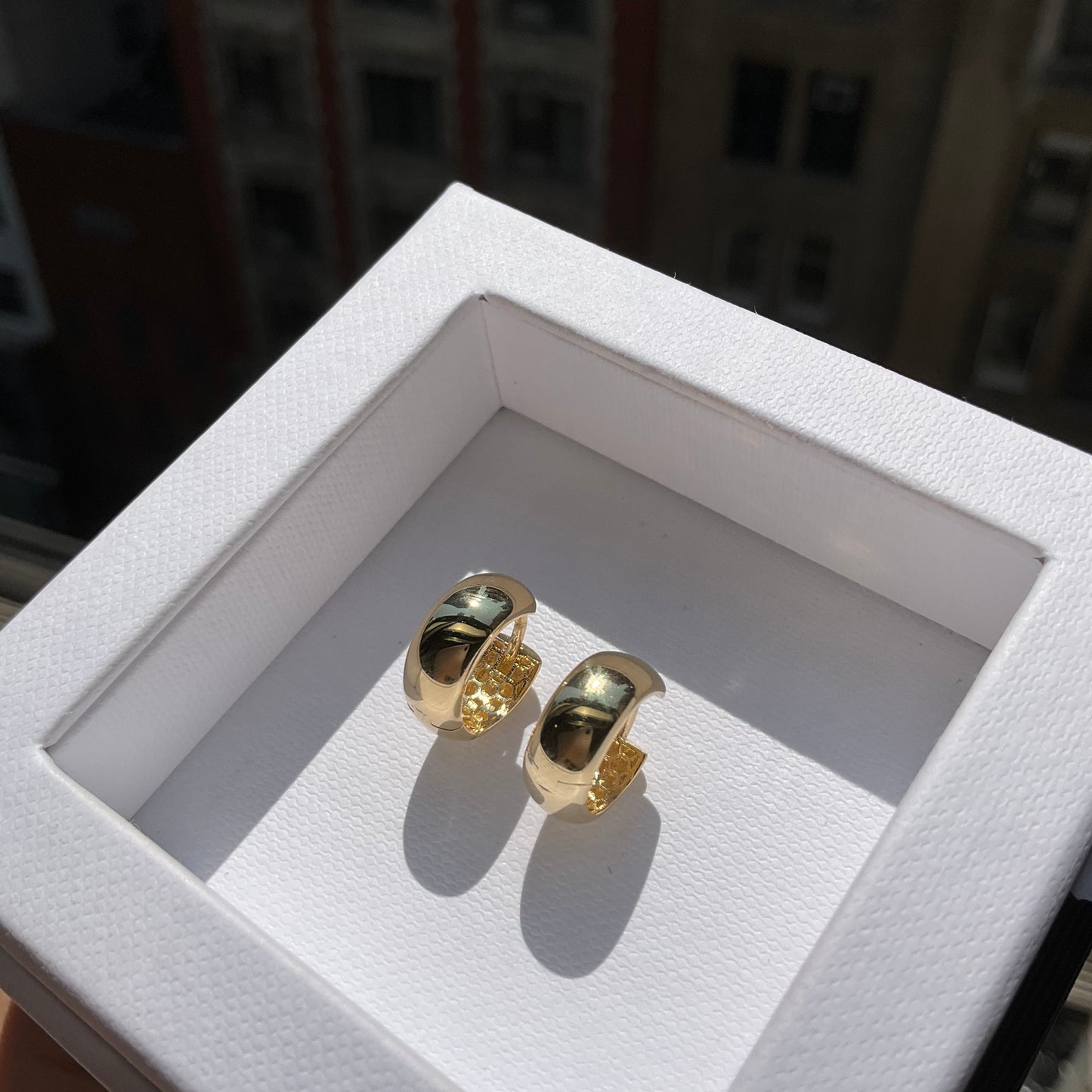 18K Gold Medium Huggie Hoop Earrings