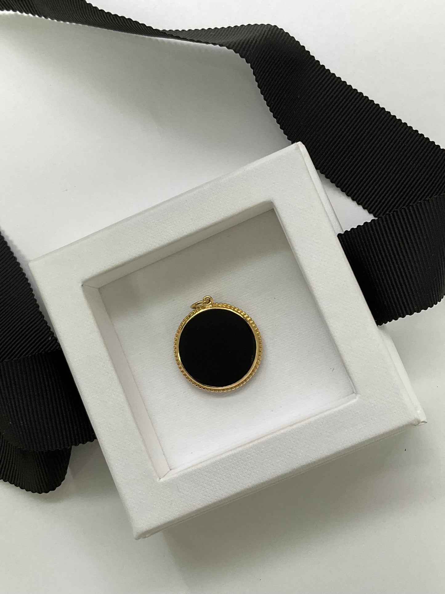 14K Gold Round Onyx Medallion Pendant with With Diamond Cluster