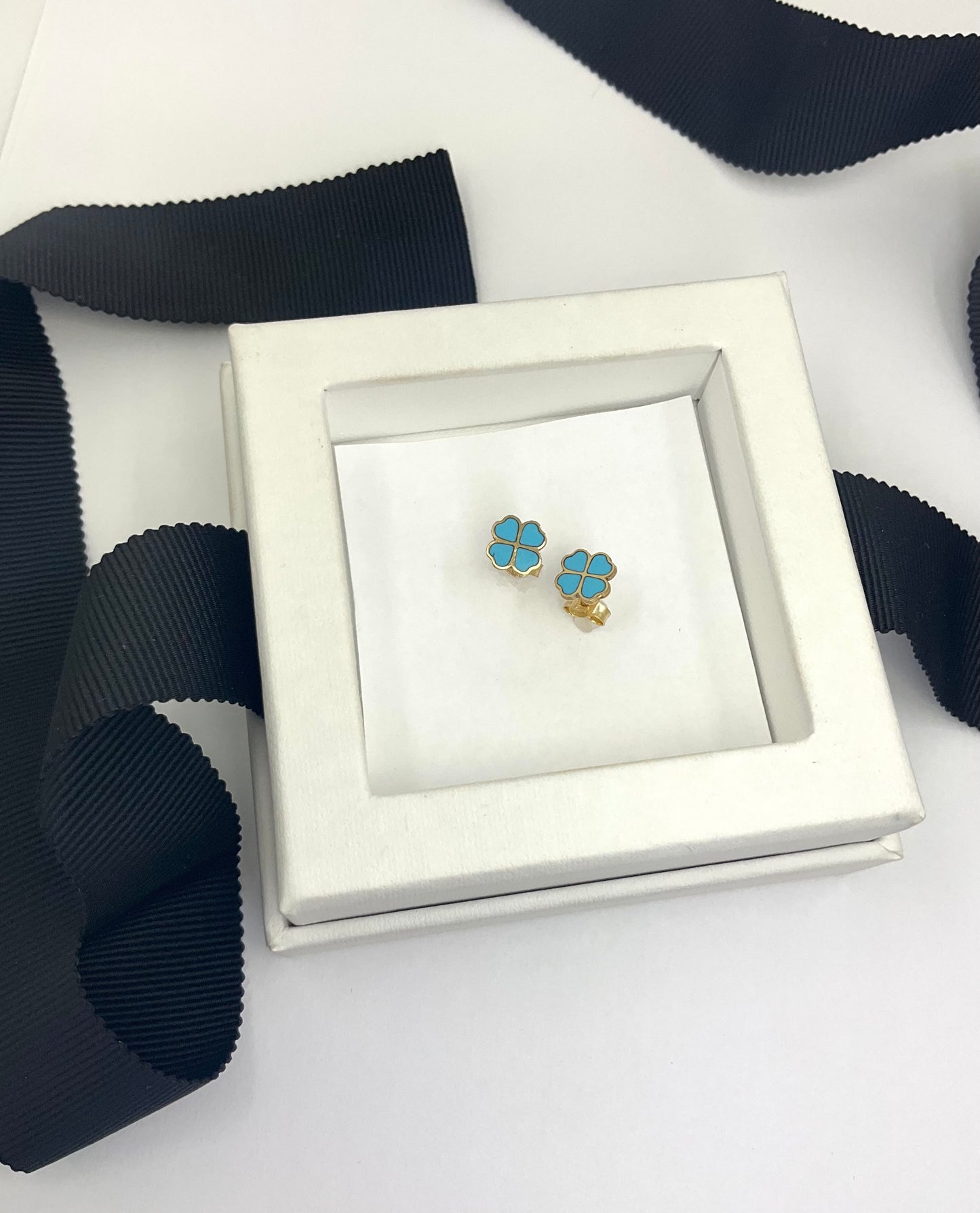 14K Gold Mother Pearl Flower Stud Earrings