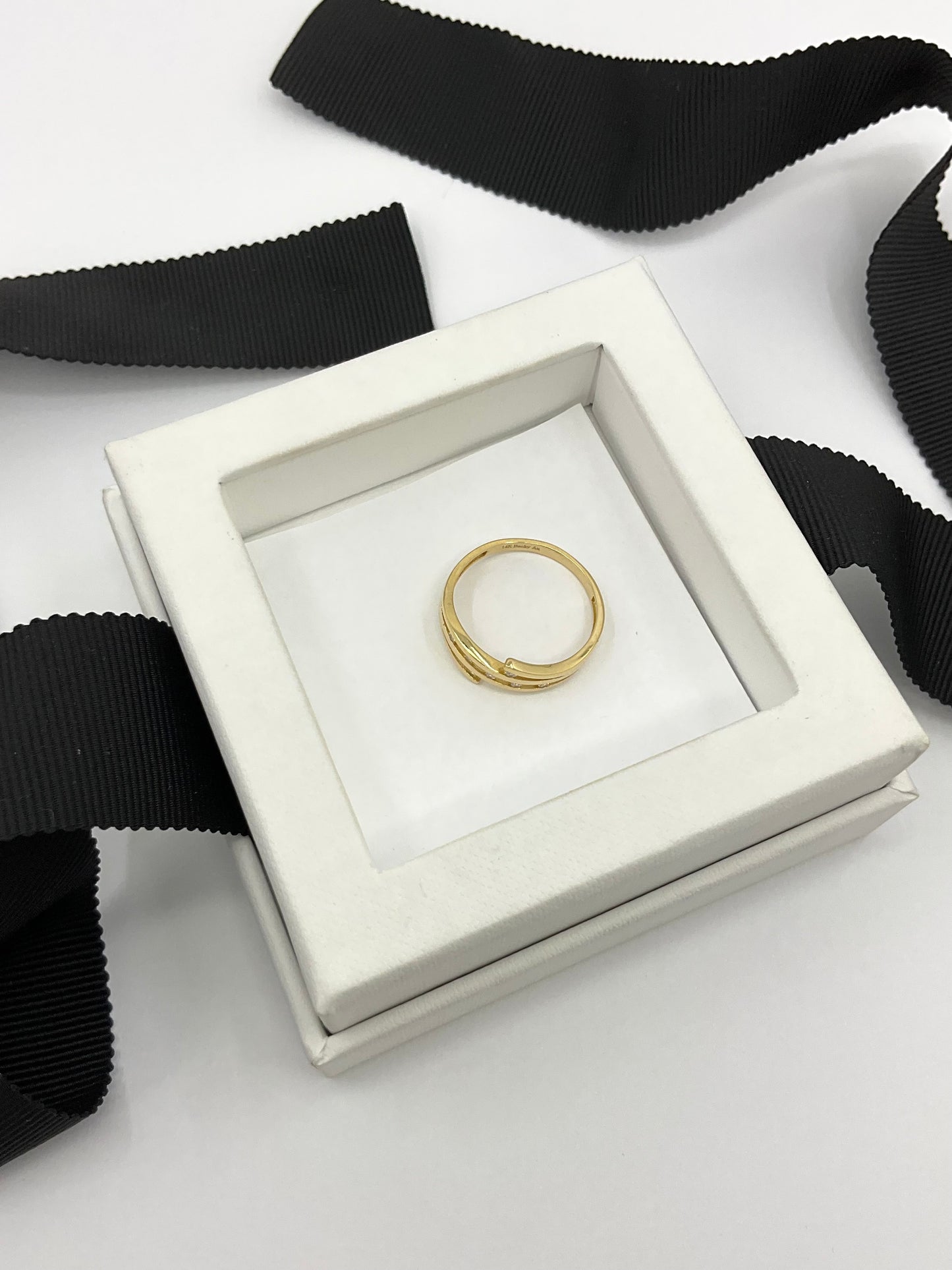 14k Solid Gold Linear Spark Ring