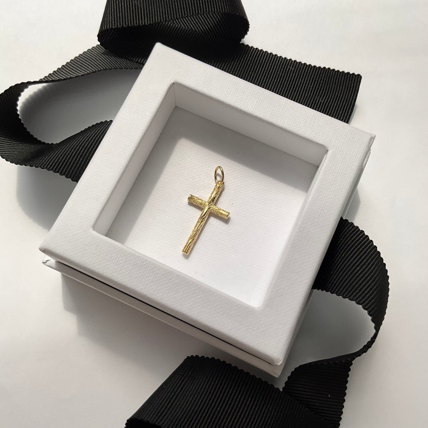 18K Solid Gold Woodgrain Textured Cross Pendant