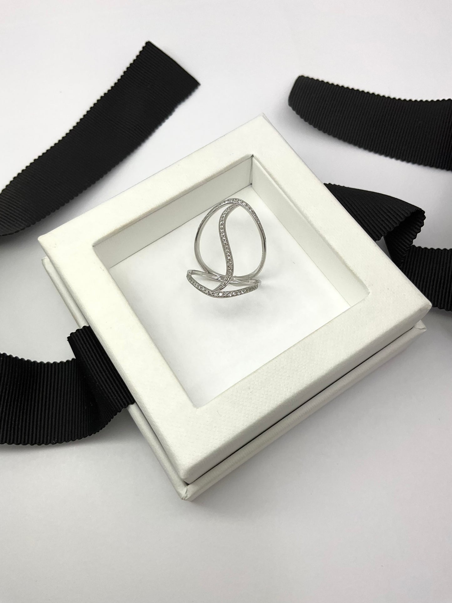 14KW Gold Wave Natural Diamond Ring