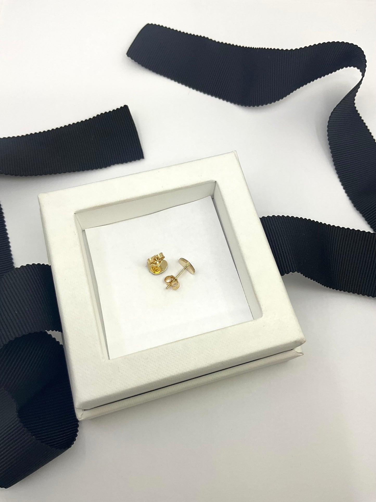 14K Gold Mother Pearl Heart Stud Earrings