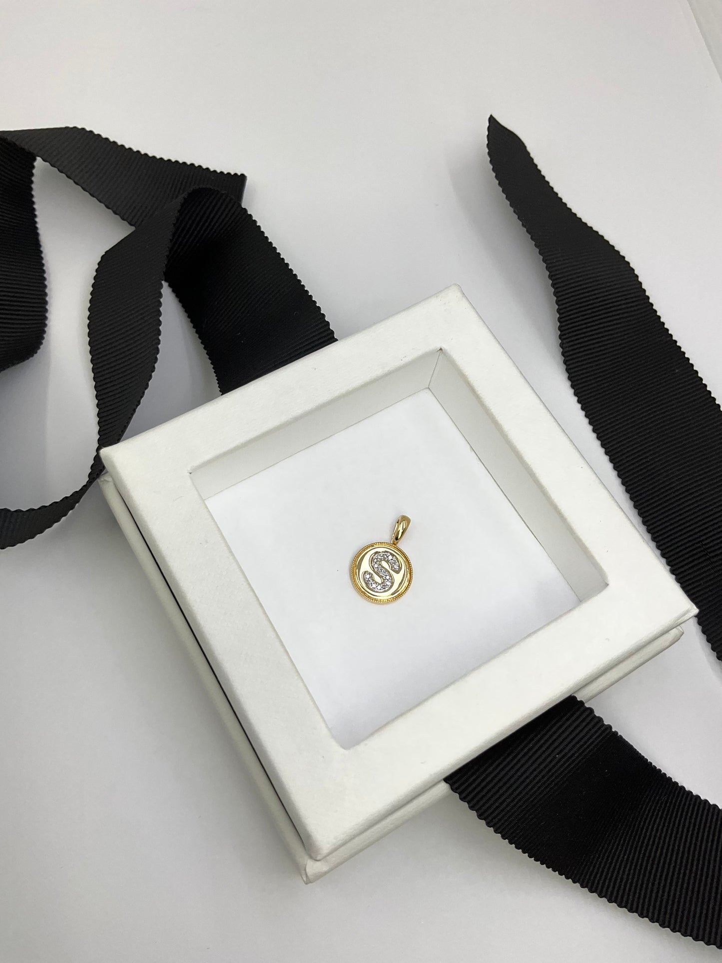 14KY Solid Gold Initial Pendant with Natural Diamonds