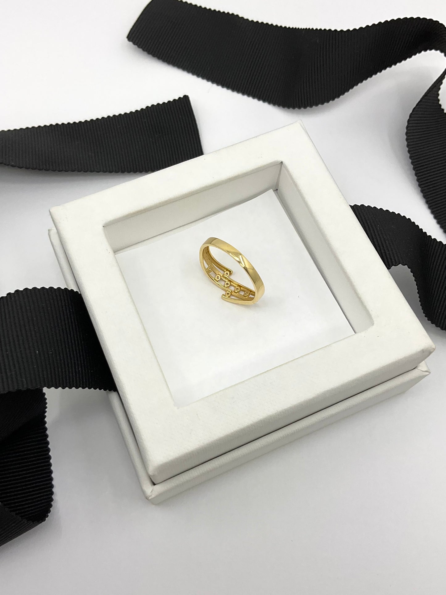 14k Solid Gold Linear Spark Ring