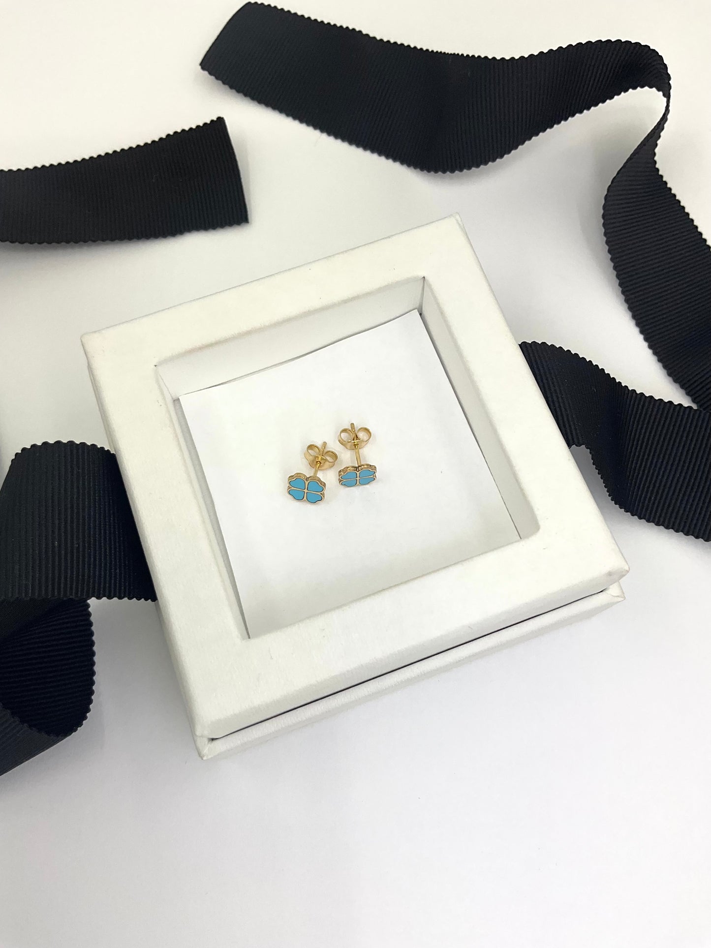 14K Gold Mother Pearl Flower Stud Earrings