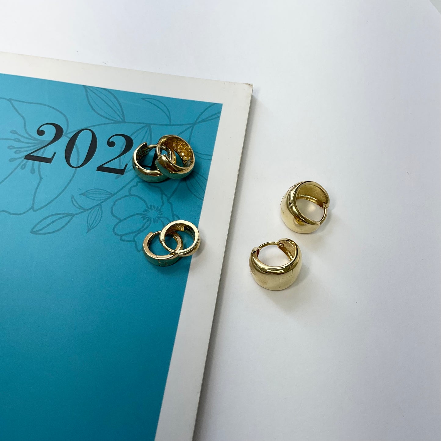 18K Solid Gold V-shaped Huggie Hoop Earrings