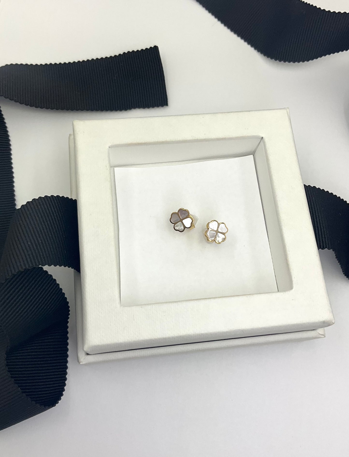 14K Gold Mother Pearl Flower Stud Earrings