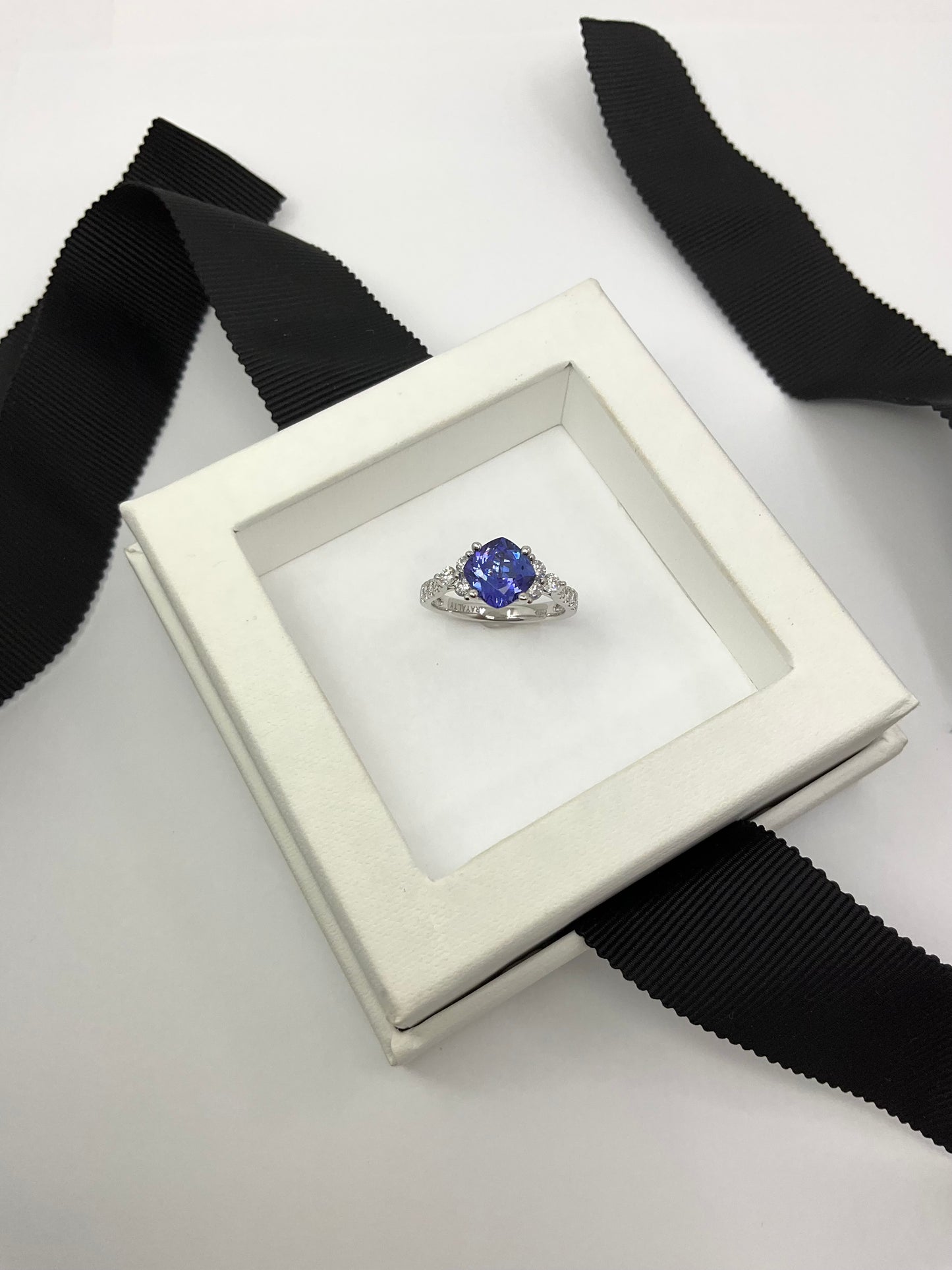 18KW Gold 2.00ct Tanzanite and Diamonds Ring