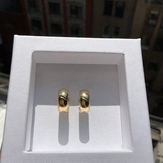 18K Gold Medium Huggie Hoop Earrings