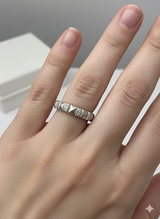 14KW Pyramid Gold Diamond Ring