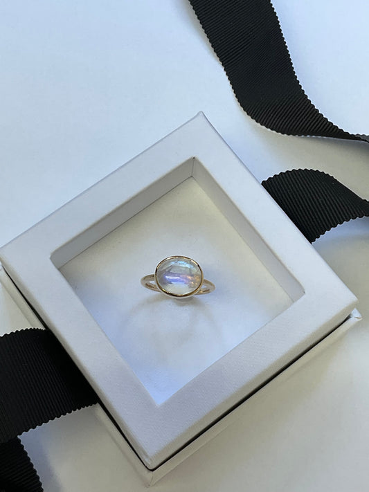 14KY Gold 8.7ct Cabochon Cut Moon Stone Ring